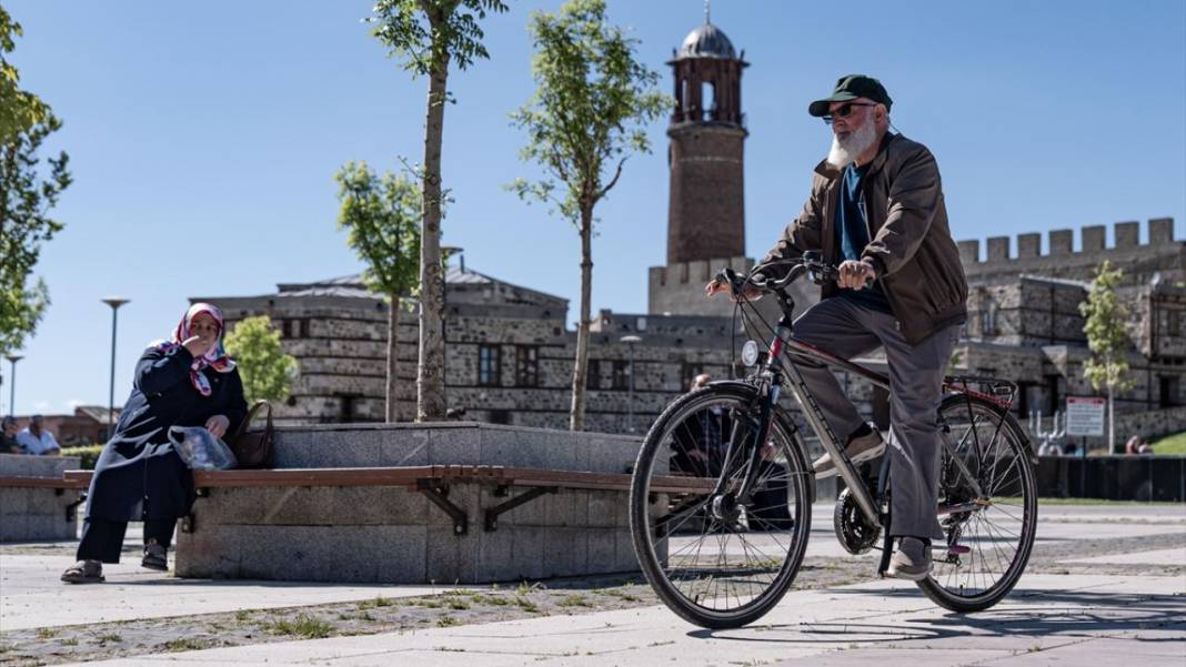 İlhami dede sağlıklı yaşam için günde yaklaşık 20 kilometre pedal çeviriyor 1